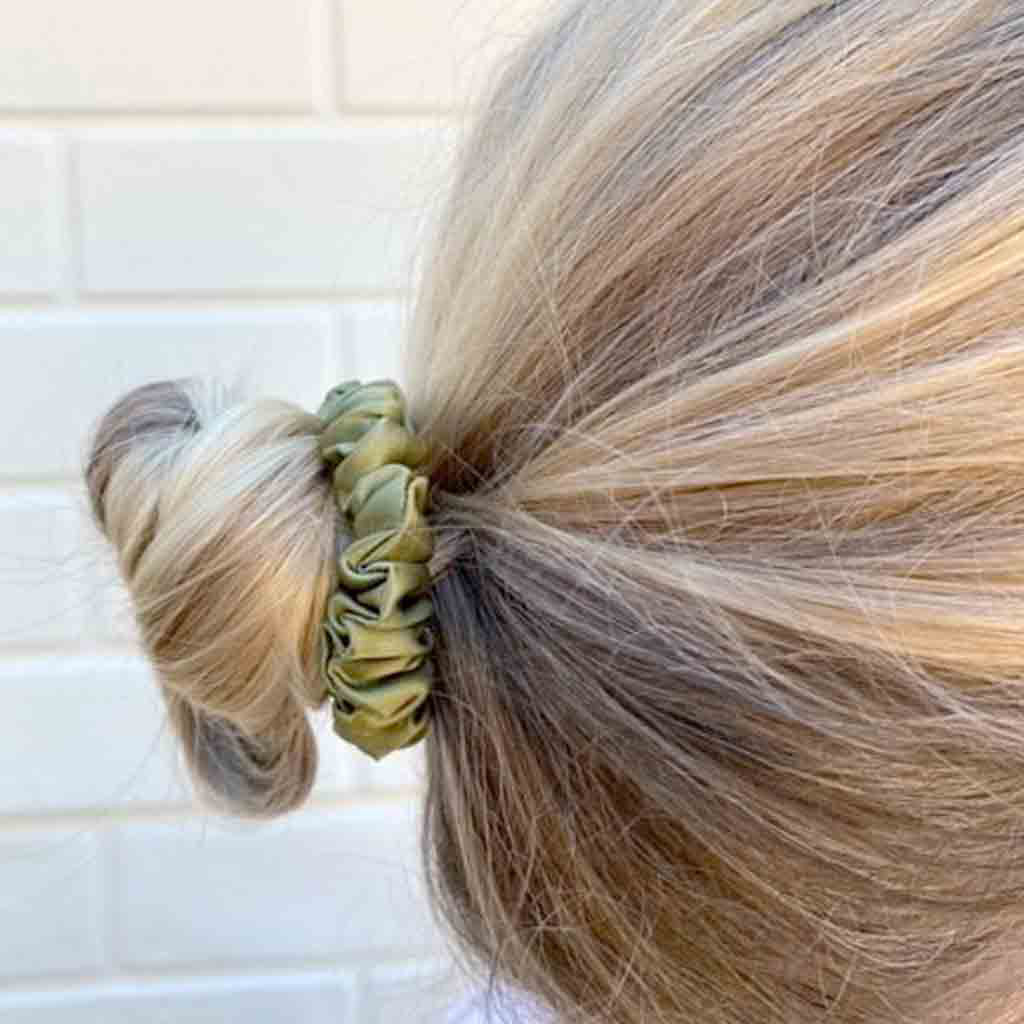 PURE SILK SCRUNCHIE SLENDER AVOCADO GREEN