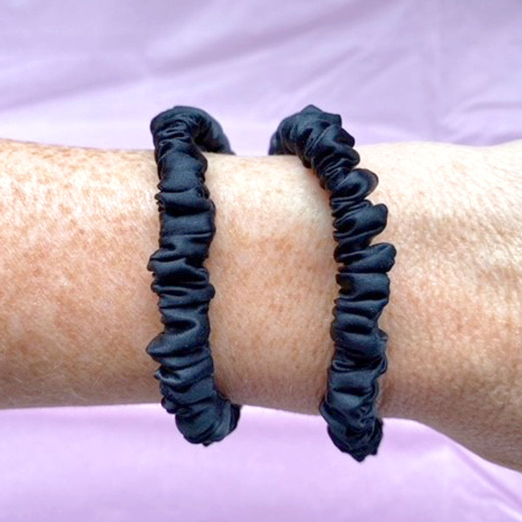 SKINNY MULBERRY SILK SCRUNCHIE BLACK