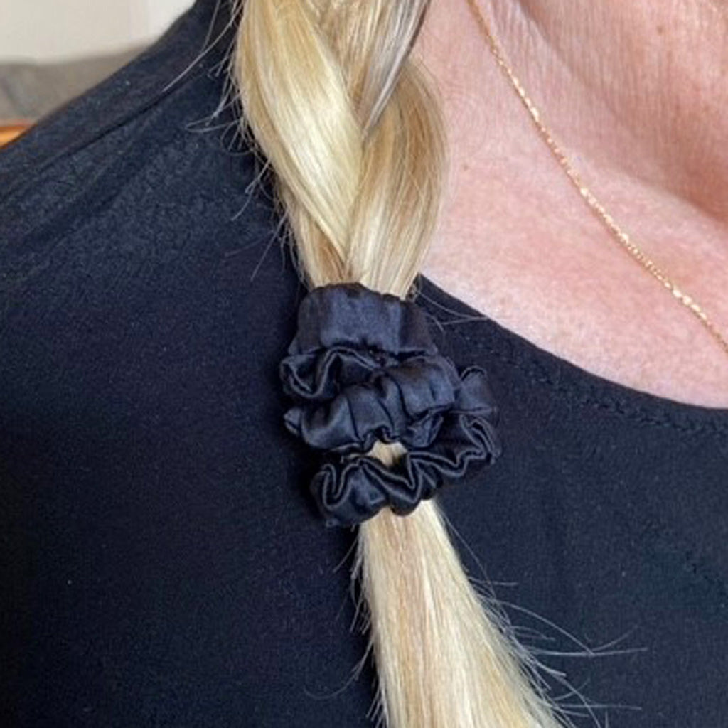 SKINNY MULBERRY SILK SCRUNCHIE BLACK