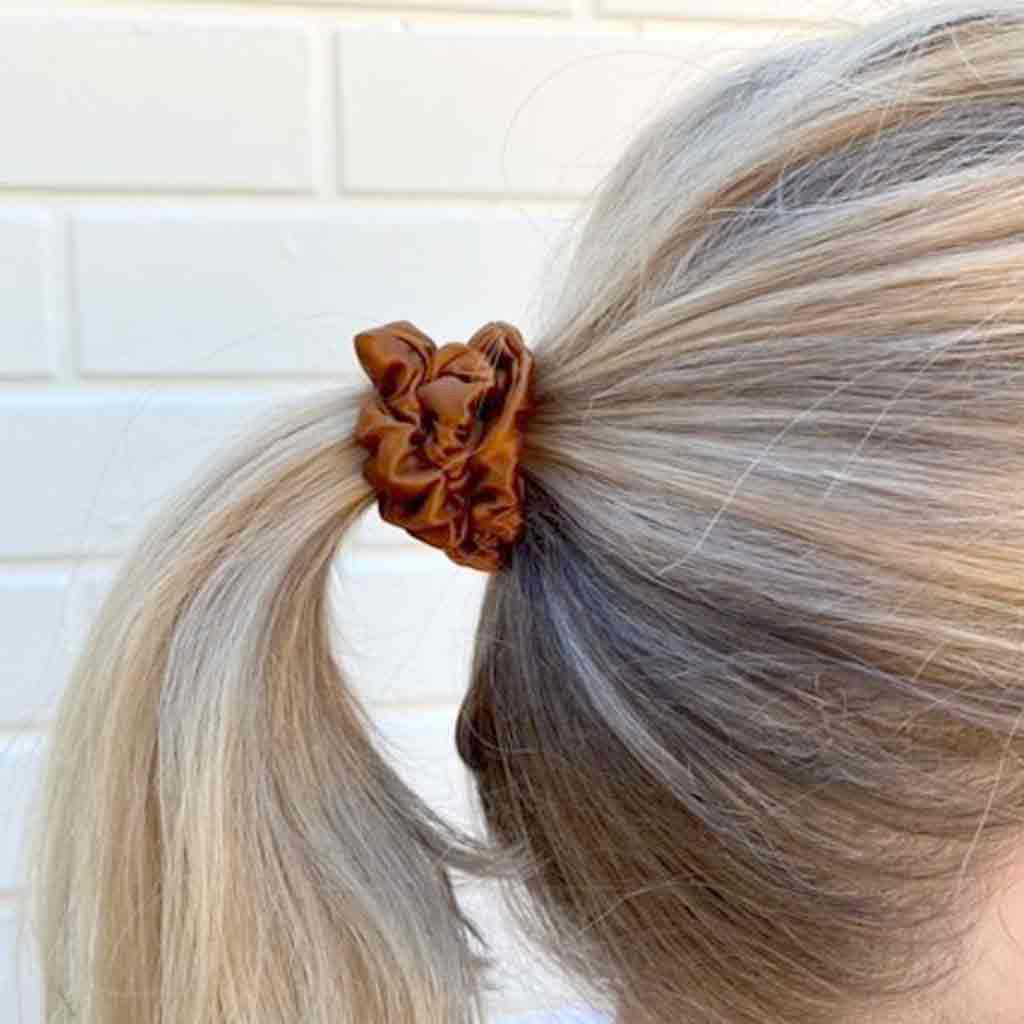 PURE SILK SCRUNCHIE SLENDER COPPER BROWN