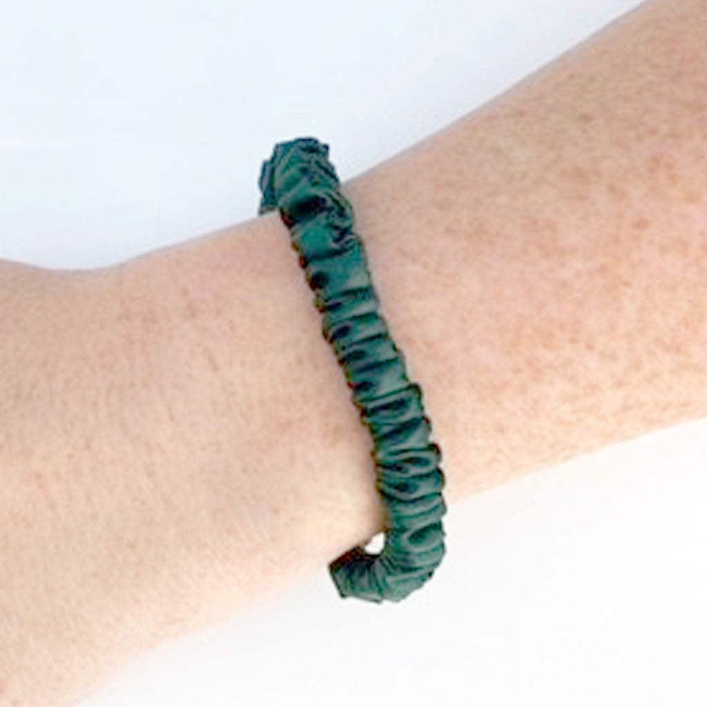 SKINNY MULBERRY SILK SCRUNCHIE EMERALD GREEN