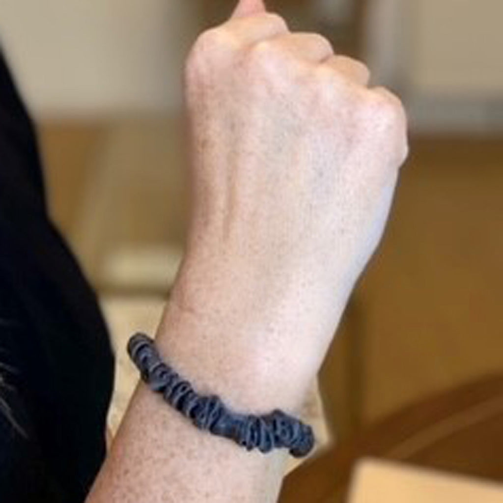 SKINNY MULBERRY SILK SCRUNCHIE CHARCOAL GREY