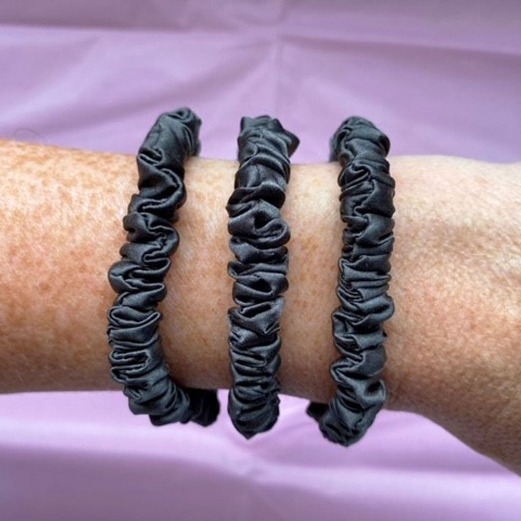 SKINNY MULBERRY SILK SCRUNCHIE CHARCOAL GREY