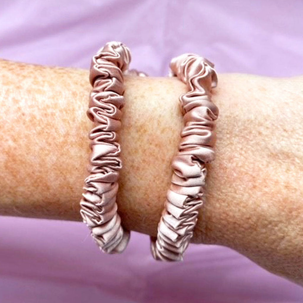 SKINNY MULBERRY SILK SCRUNCHIE SHELL PINK