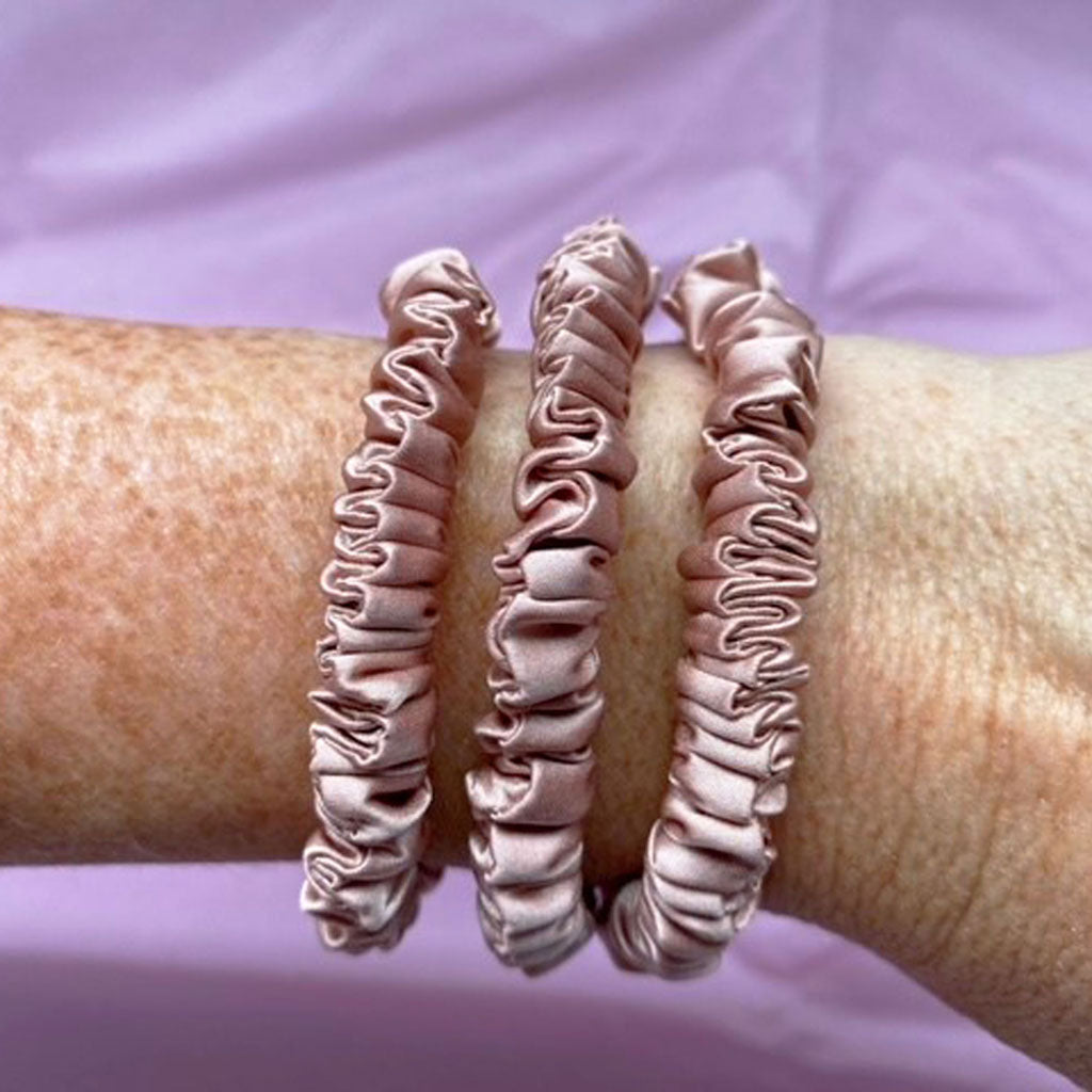 SKINNY MULBERRY SILK SCRUNCHIE SHELL PINK