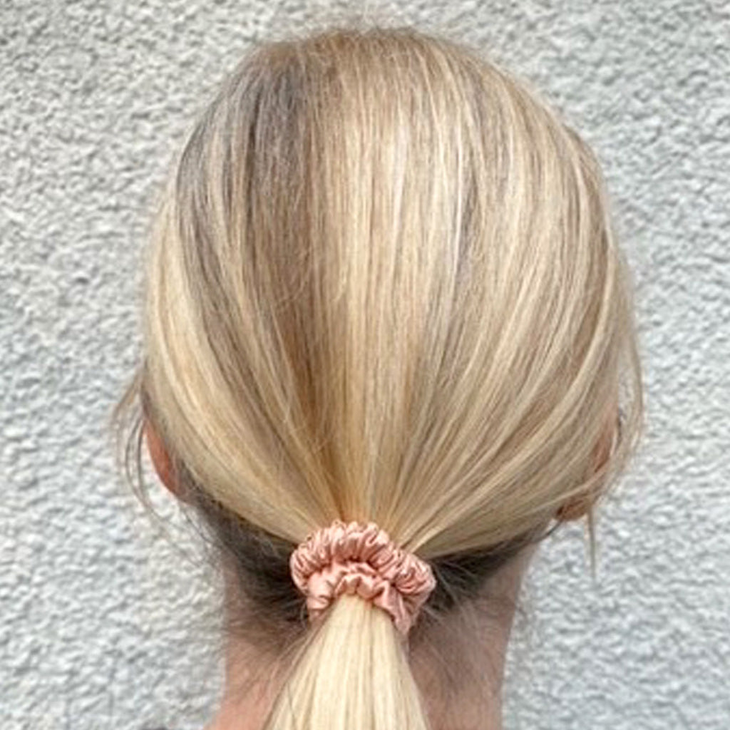 SKINNY MULBERRY SILK SCRUNCHIE ROSE GOLD