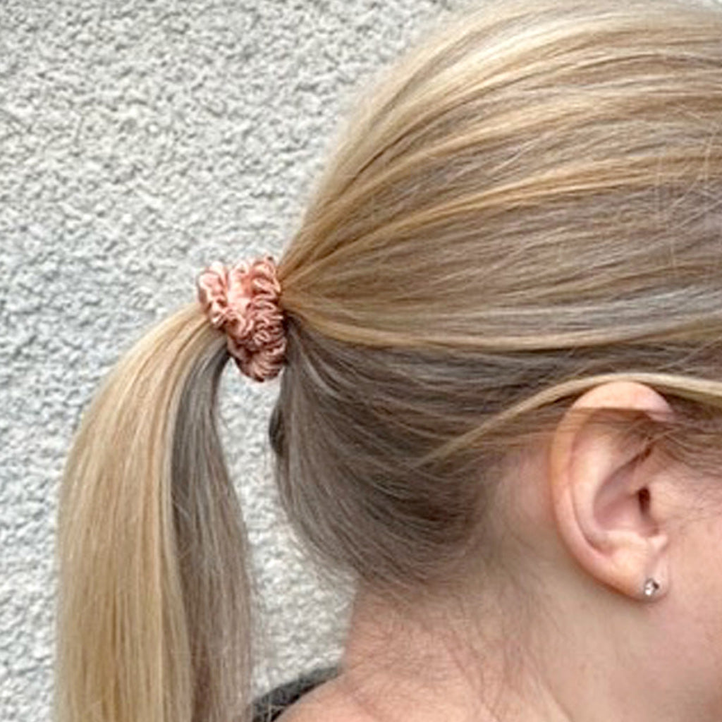 SKINNY MULBERRY SILK SCRUNCHIE ROSE GOLD