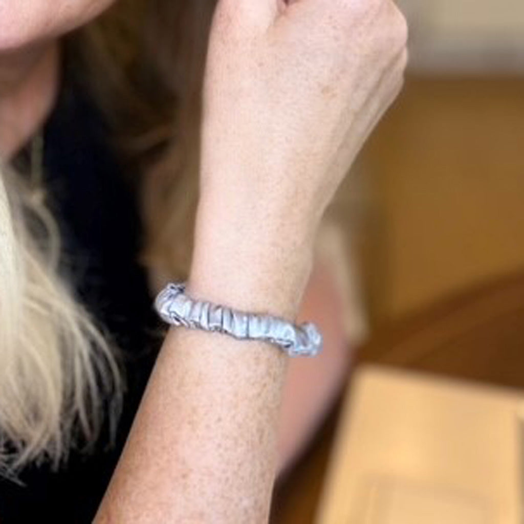 SKINNY MULBERRY SILK SCRUNCHIE SILVER