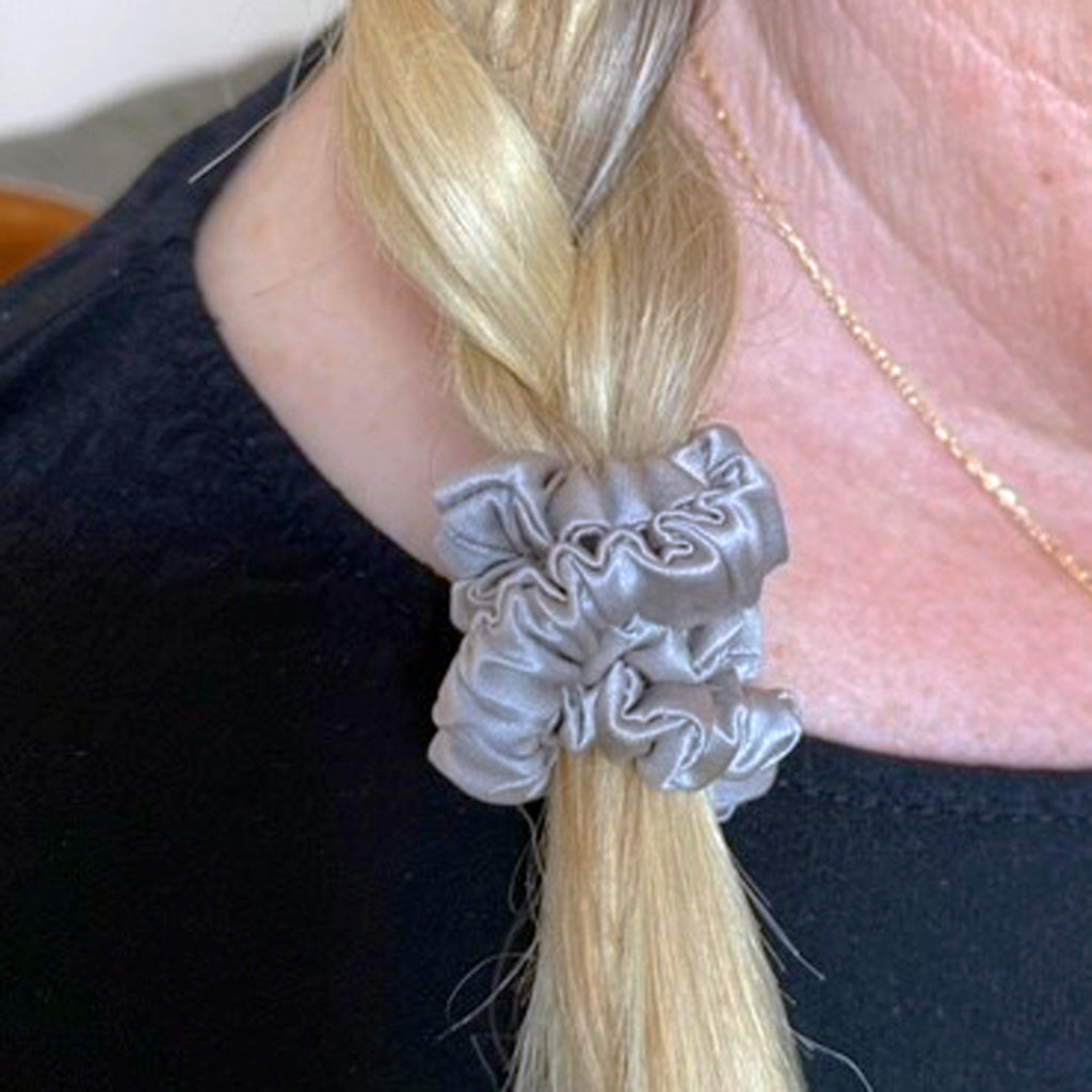SKINNY MULBERRY SILK SCRUNCHIE SILVER