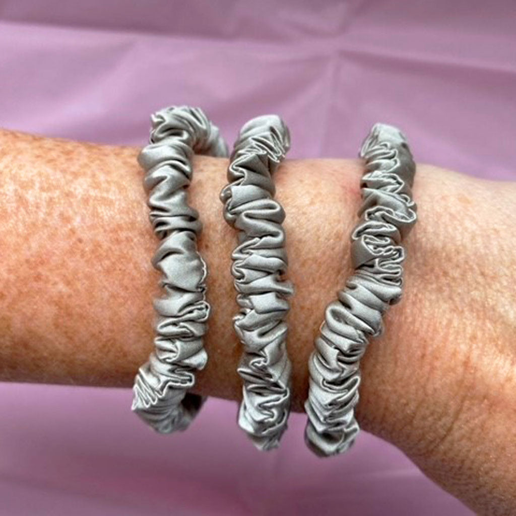 SKINNY MULBERRY SILK SCRUNCHIE SILVER