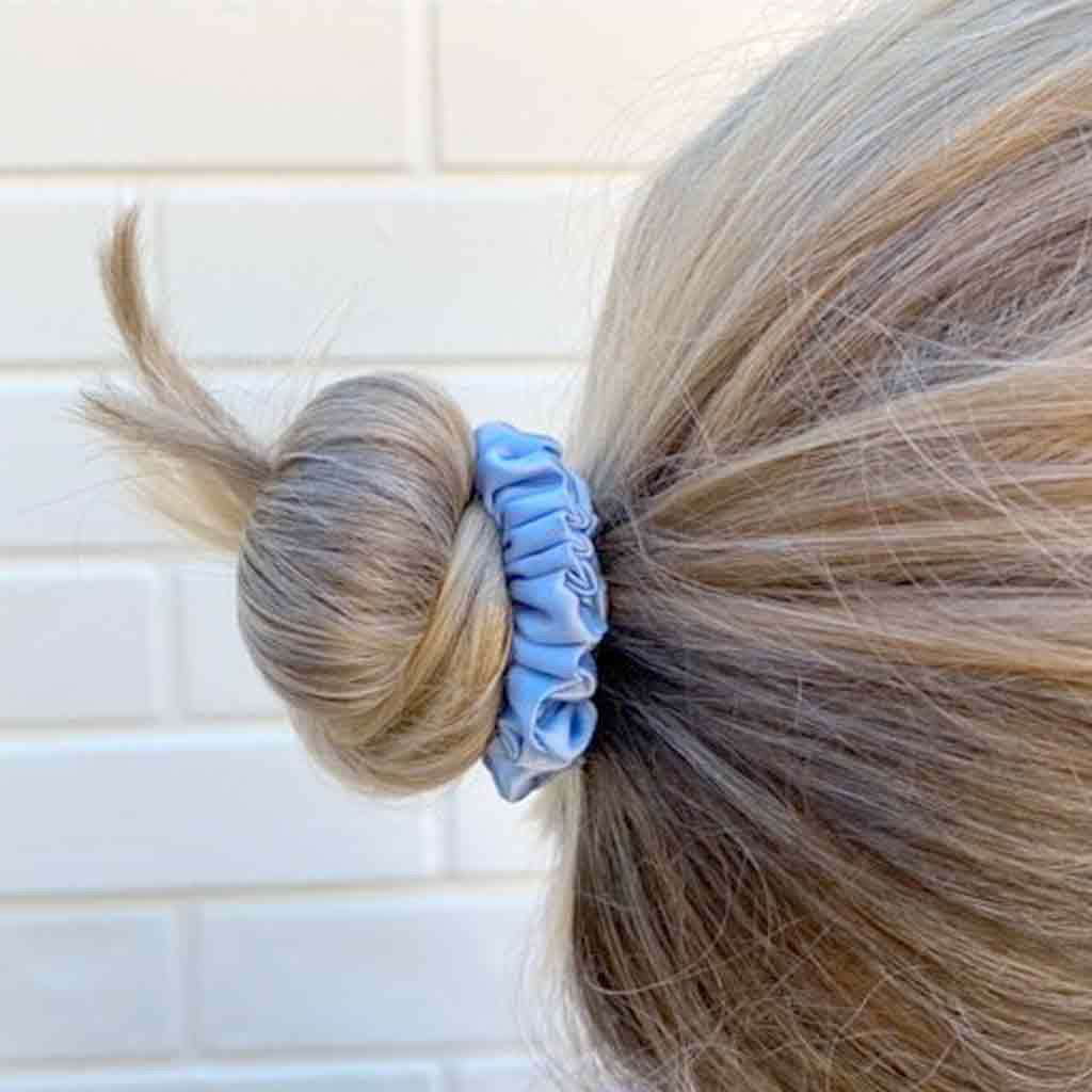 PURE SILK SCRUNCHIE SLENDER SKY BLUE