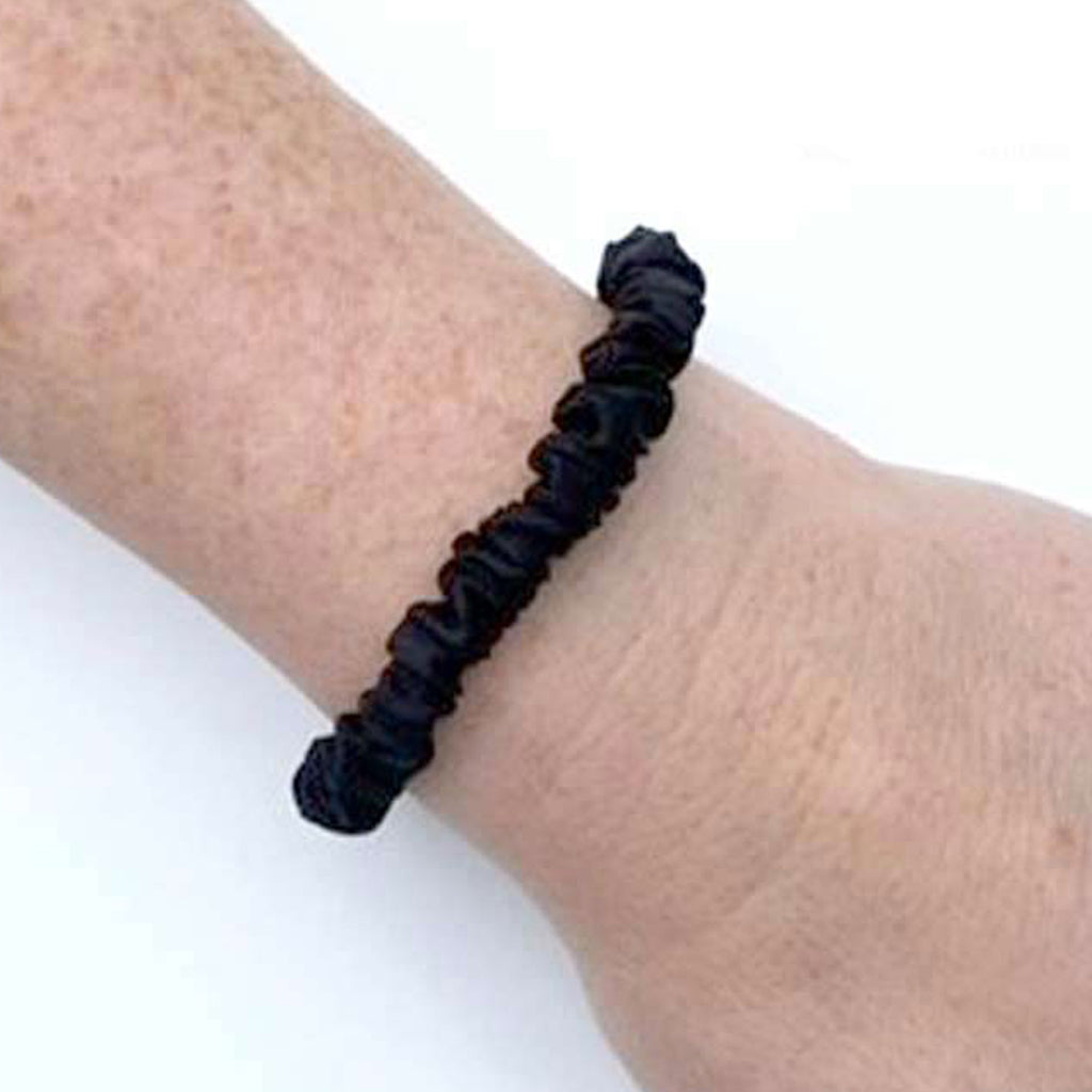 SKINNY MULBERRY SILK SCRUNCHIE BLACK