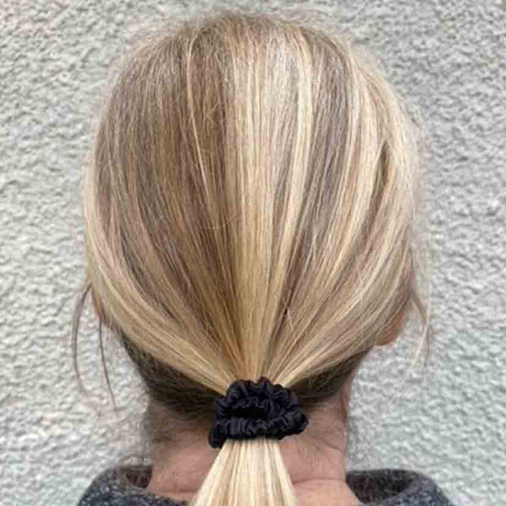 SKINNY MULBERRY SILK SCRUNCHIE BLACK