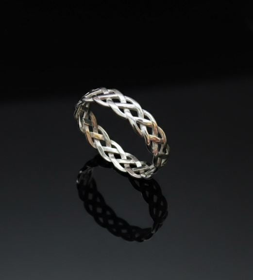 925 SILVER INFINITY RING SIZE UK J 1/2