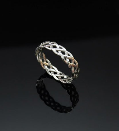 925 SILVER INFINITY RING SIZE UK J 1/2
