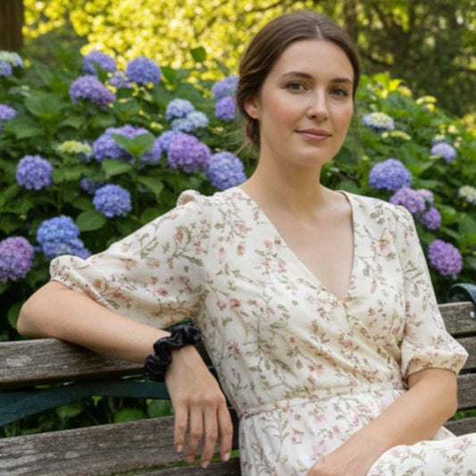 Medium Pure Silk Scrunchie | Classic Black