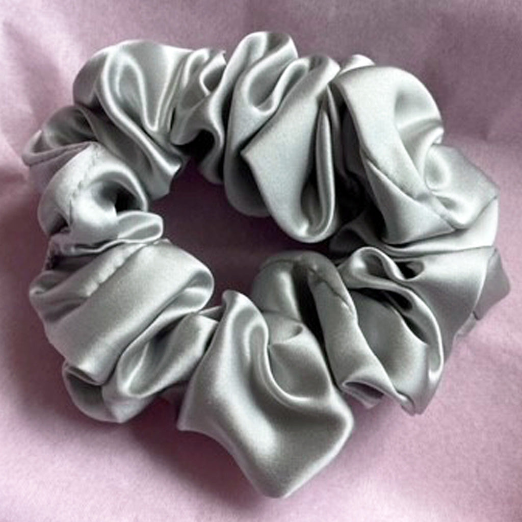 PURE SILK SCRUNCHIE MEDIUM SILVER