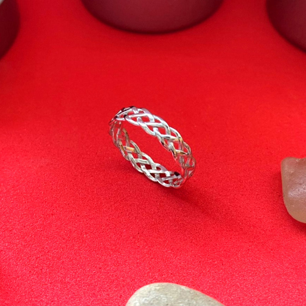 925 SILVER INFINITY RING SIZE UK J 1/2